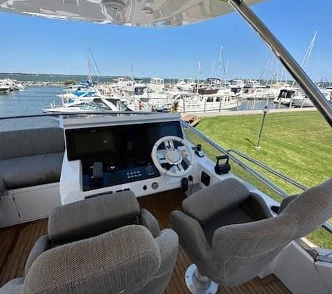 Azimut 66 image