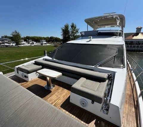 Azimut 66 image