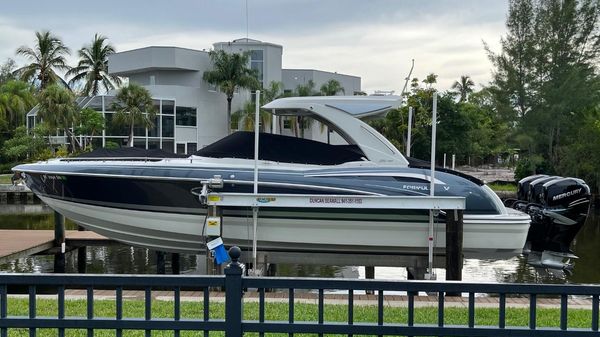 Formula 350 Crossover Bowrider