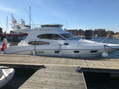 2008 SealineF37 Sports Cruiser