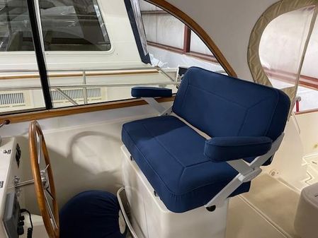 Legacy Yachts 34 Sedan image