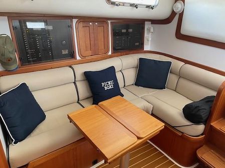 Legacy Yachts 34 Sedan image