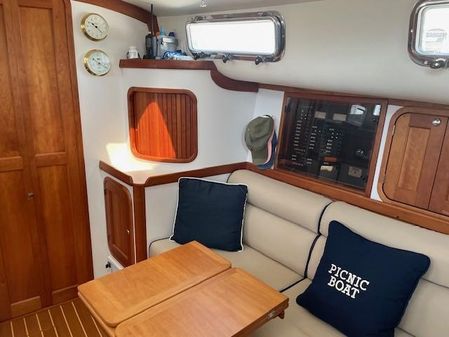 Legacy Yachts 34 Sedan image