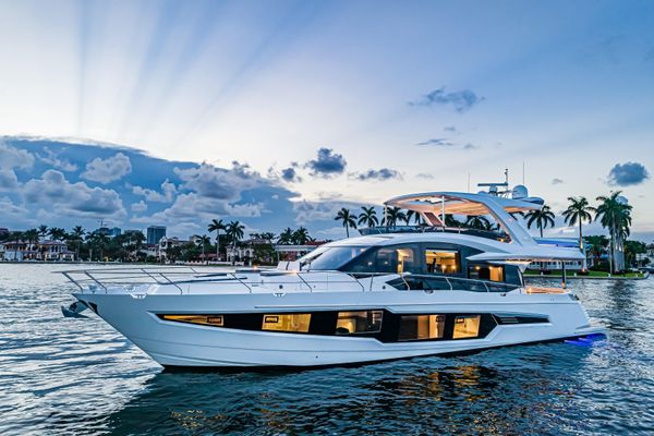 Galeon 680-FLY - main image