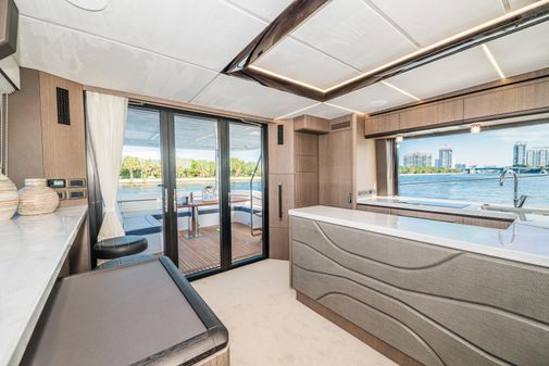 Galeon 680 Fly image