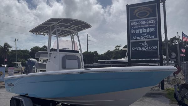 NauticStar 227XTS 