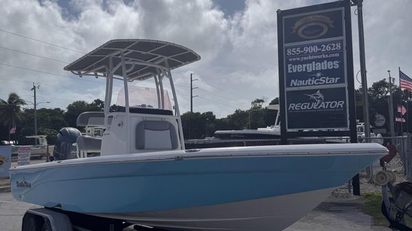 NauticStar 227XTS