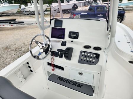 Nauticstar 227XTS image