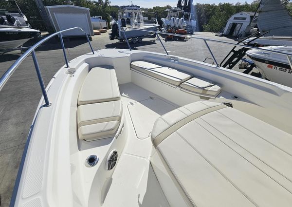 Boston Whaler 280 Dauntless image