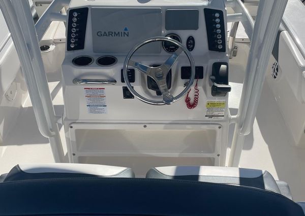 Robalo 246-CAYMAN image