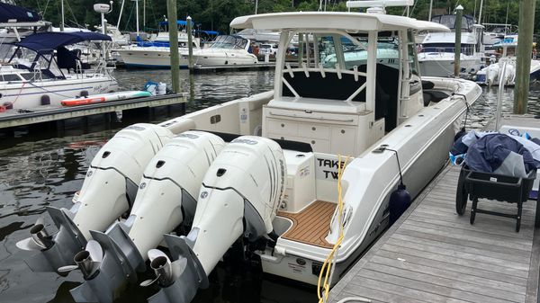 Boston Whaler 380 Outrage 