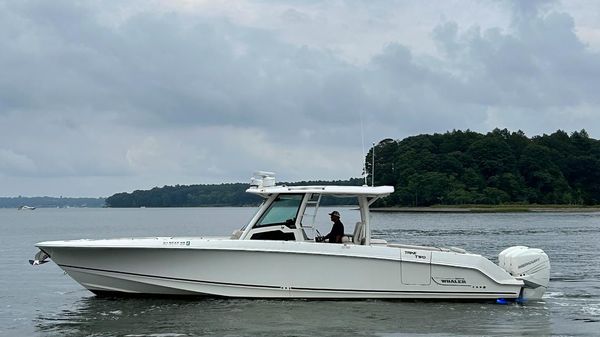 Boston Whaler 380 Outrage 