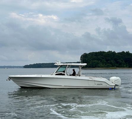 Boston Whaler 380 Outrage - main image