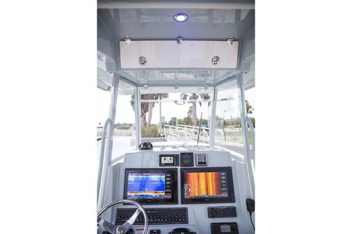 Cobia 320-CENTER-CONSOLE image