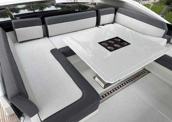 Galeon 650 Sky image