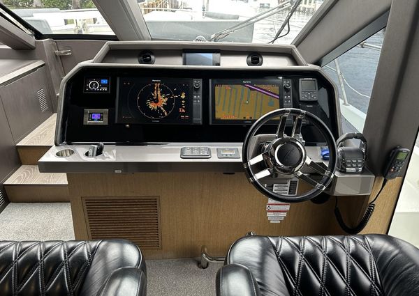 Galeon 650 Sky image