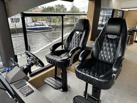 Galeon 650 Sky image