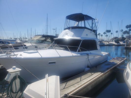 Hatteras Convertible - main image