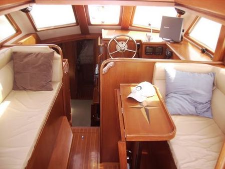 Tayana 460 Vancouver Pilothouse image