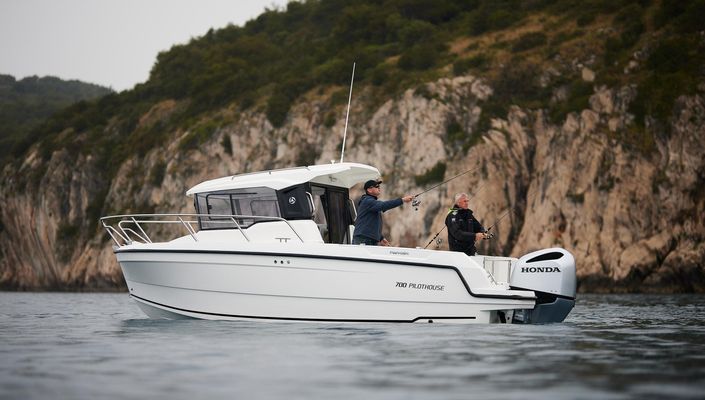 Parker 700 Pilothouse - main image