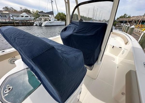 Pursuit C 260 Center Console image