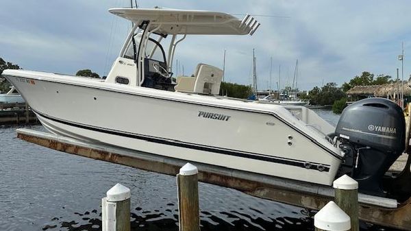 Pursuit C 260 Center Console