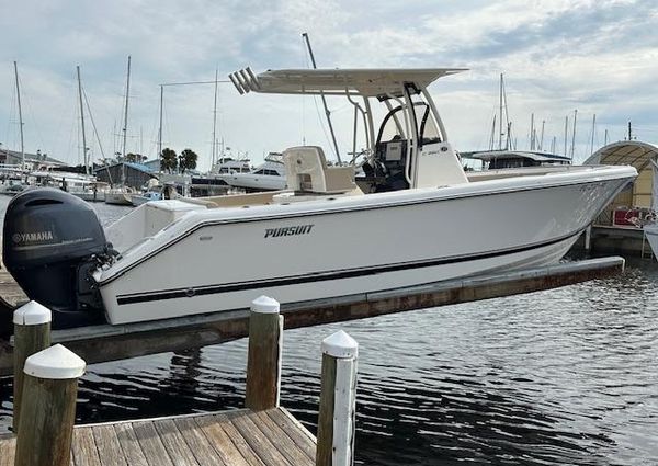 Pursuit C 260 Center Console image