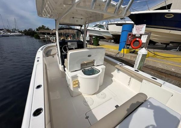 Pursuit C 260 Center Console image