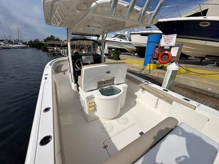 Pursuit C 260 Center Console image