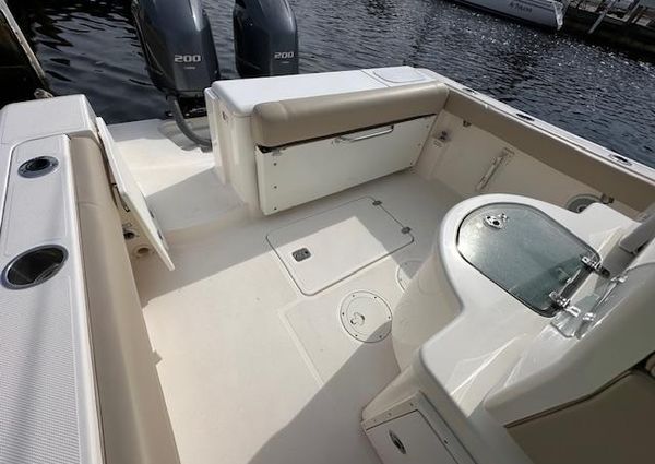 Pursuit C 260 Center Console image