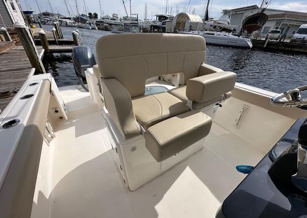 Pursuit C 260 Center Console image