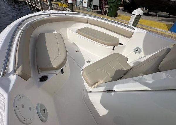 Pursuit C 260 Center Console image