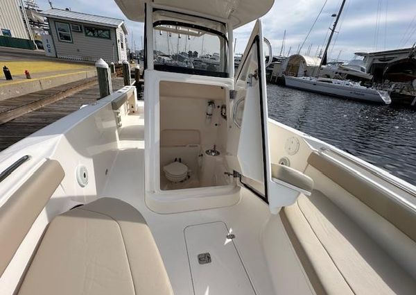 Pursuit C 260 Center Console image