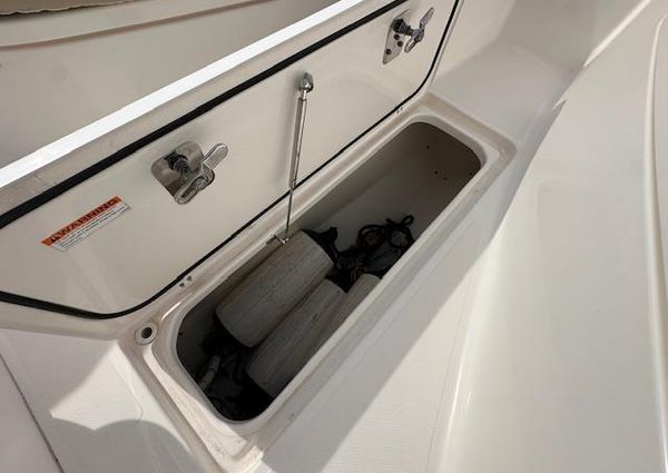 Pursuit C 260 Center Console image