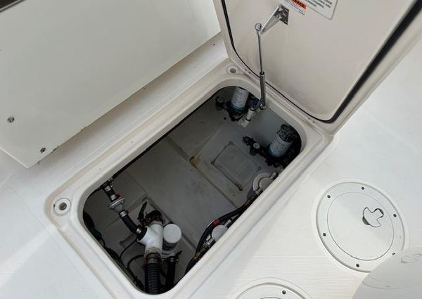 Pursuit C 260 Center Console image