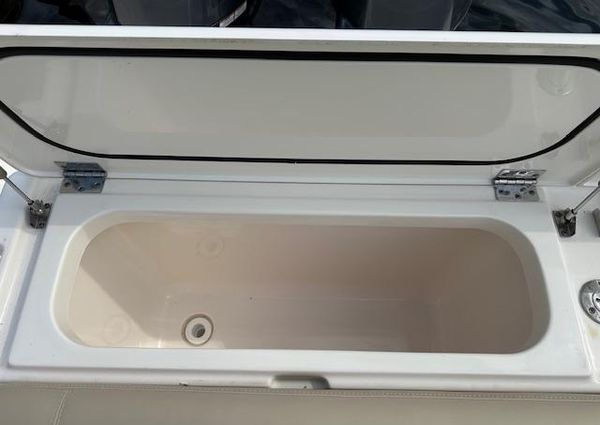 Pursuit C 260 Center Console image