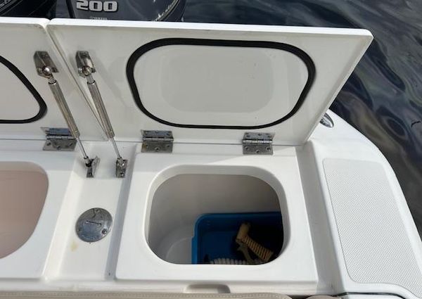 Pursuit C 260 Center Console image