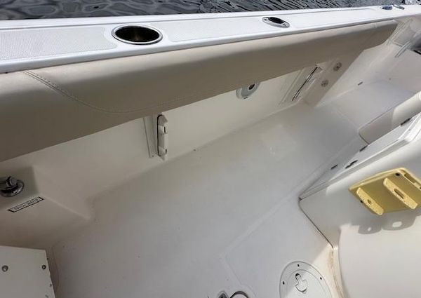 Pursuit C 260 Center Console image