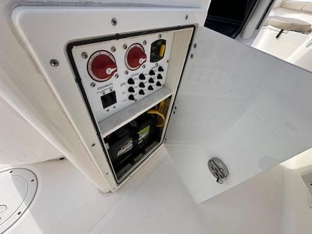 Pursuit C 260 Center Console image