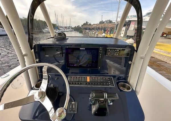 Pursuit C 260 Center Console image