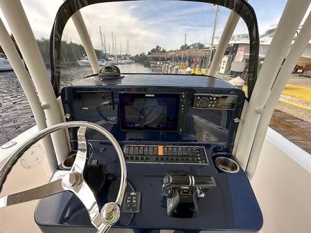 Pursuit C 260 Center Console image