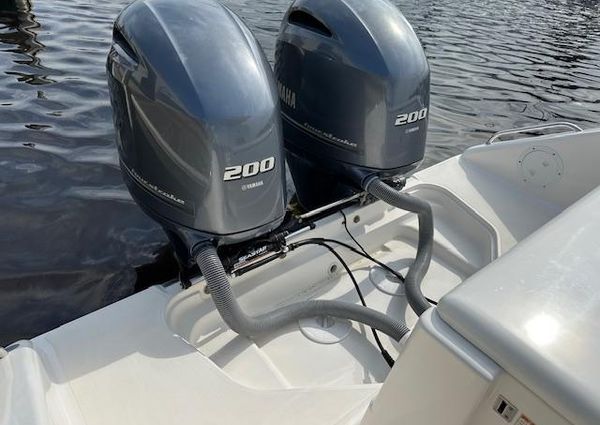 Pursuit C 260 Center Console image