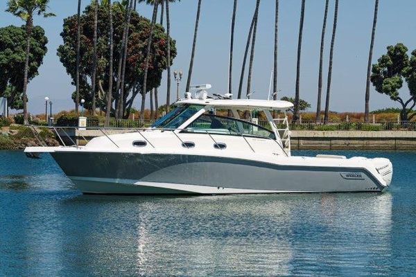 Boston Whaler 345 Conquest - main image