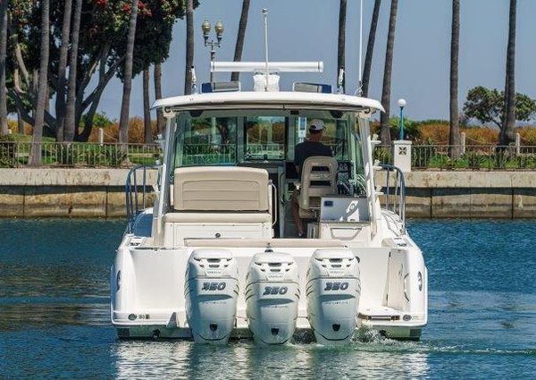 Boston Whaler 345 Conquest image