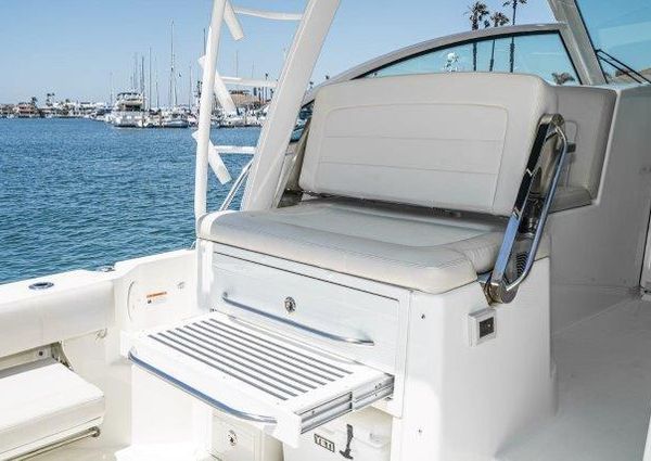 Boston Whaler 345 Conquest image