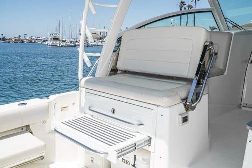 Boston Whaler 345 Conquest image