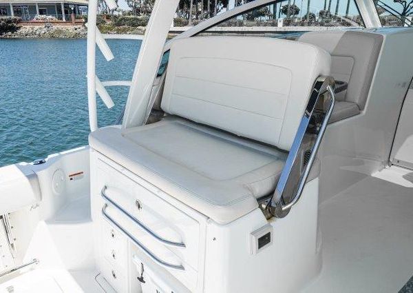 Boston Whaler 345 Conquest image