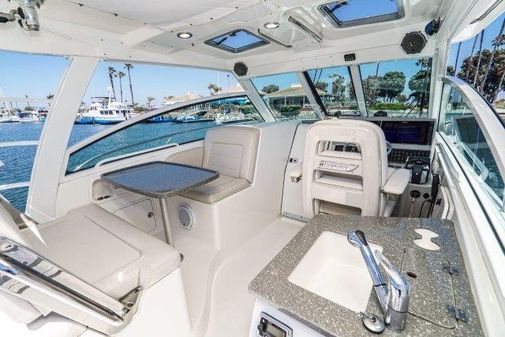 Boston Whaler 345 Conquest image