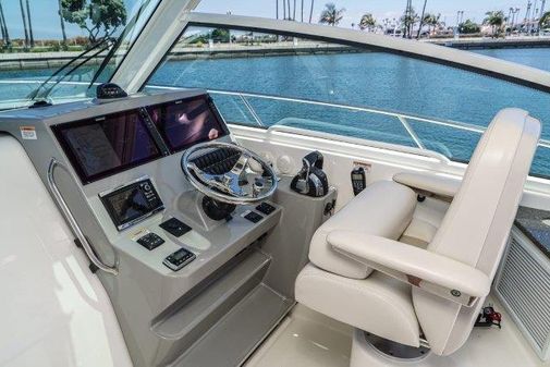 Boston Whaler 345 Conquest image