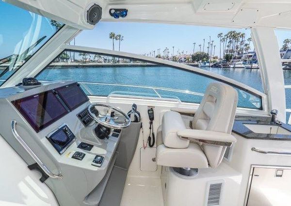 Boston Whaler 345 Conquest image